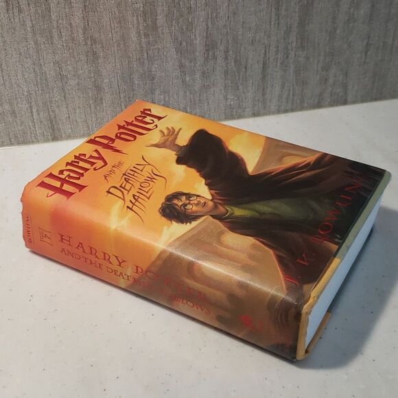 Book - "Harry Potter and the Deathly Hallows" - J. K. Rowling (2007) - Picture 2 of 10
